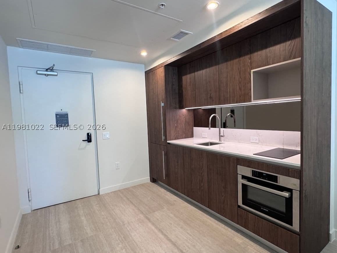 1+1 Condo — 1611 2nd Av #306, Miami, FL 33129