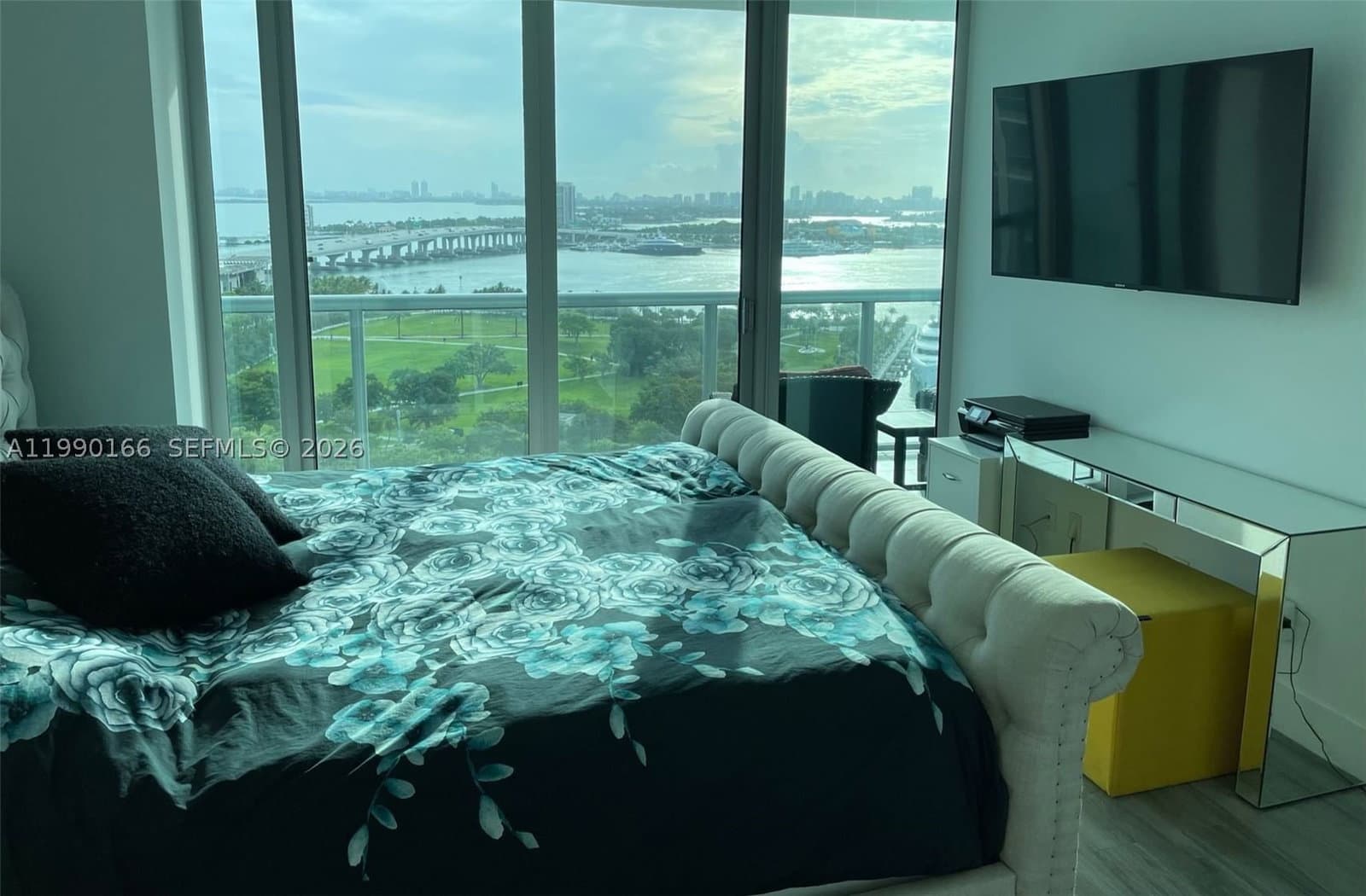 1+1 Condo — 888 Biscayne Blvd #1810, Miami, FL 33132