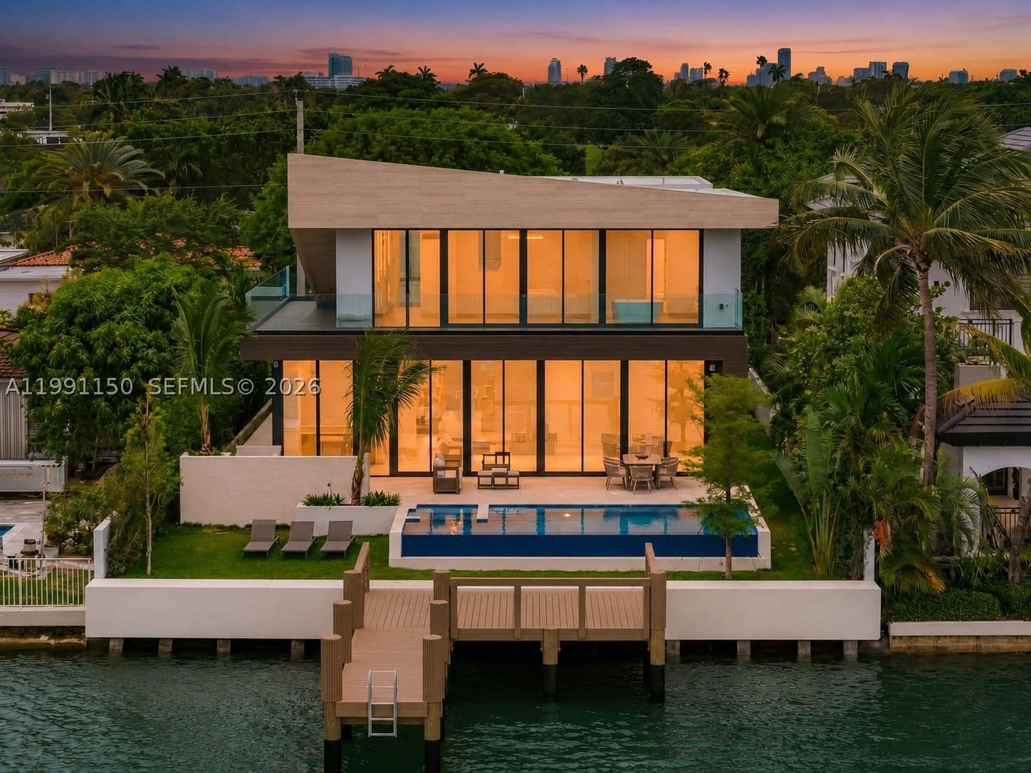 5-bedroom Single-Family Home — 535 Shore Dr, Miami Beach, FL 33141