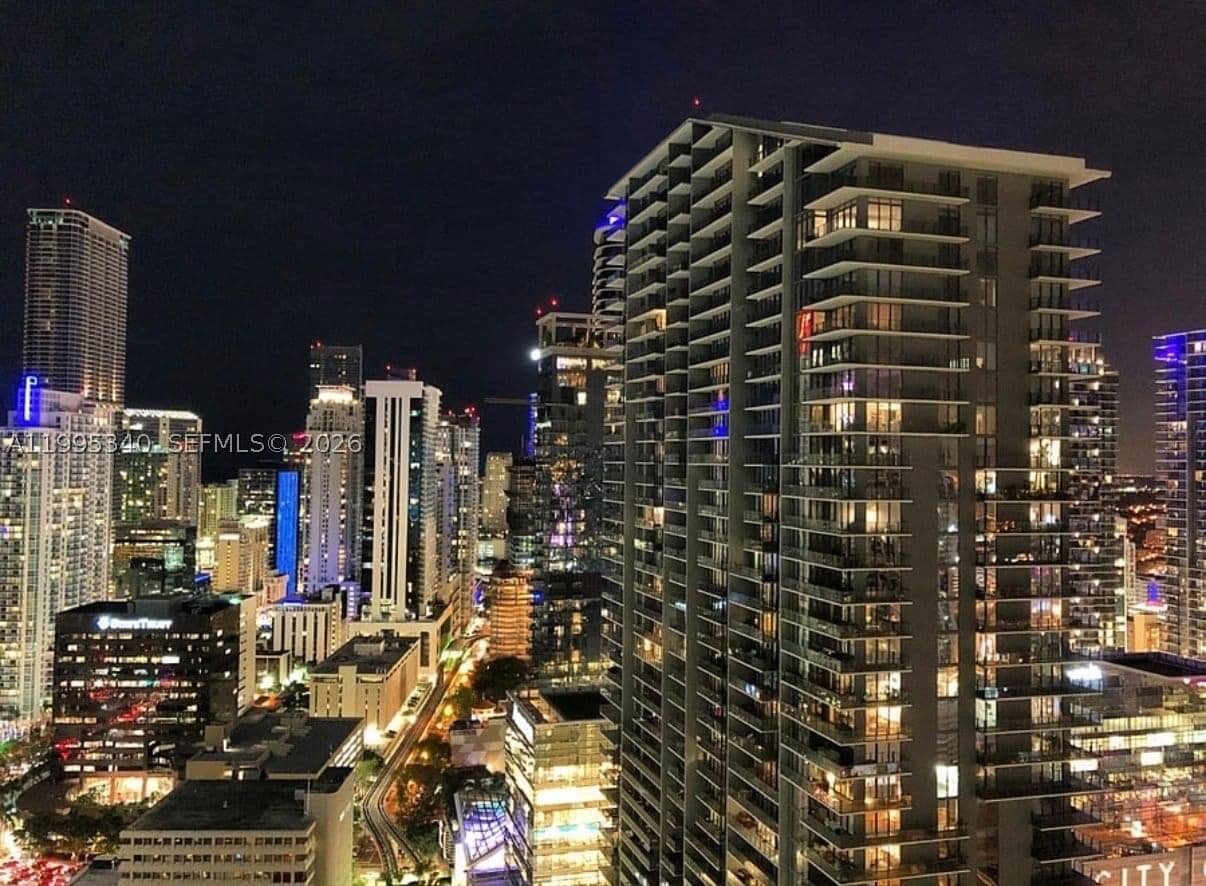 2+1 Condo — 31 5th St #1402, Miami, FL 33131