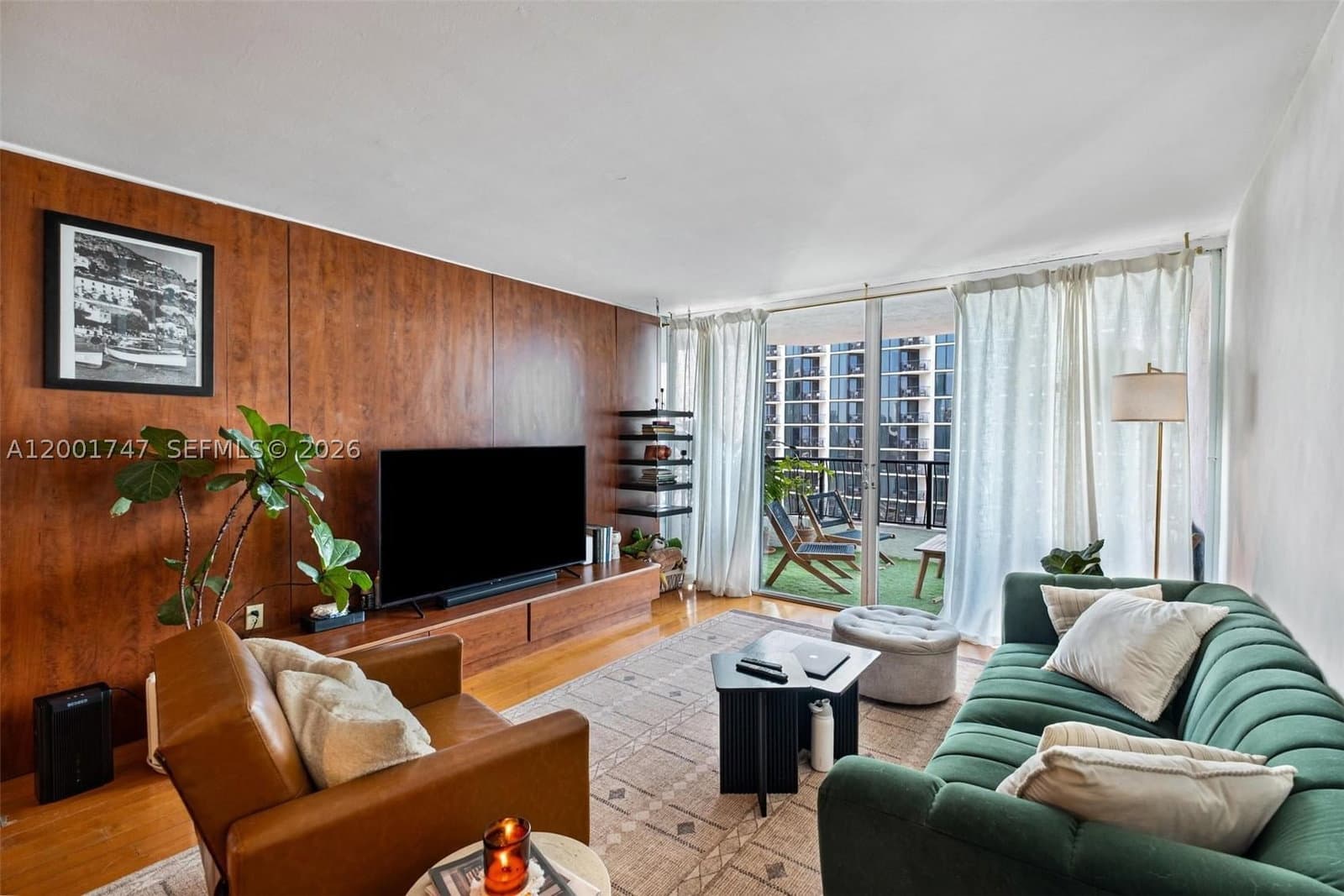 1+1 Condo — 555 15th St #26F, Miami, FL 33132