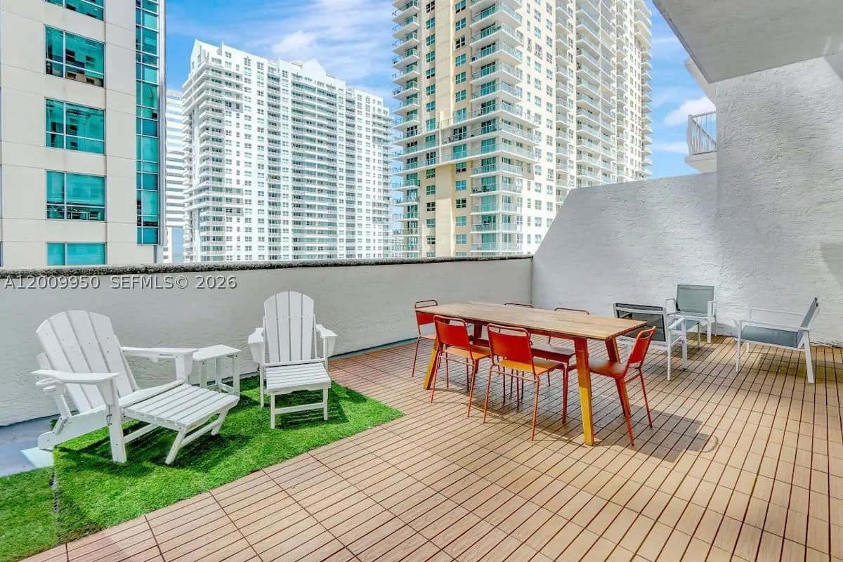 2-bedroom Condo — 1200 Brickell Bay Dr #1404, Miami, FL 33131