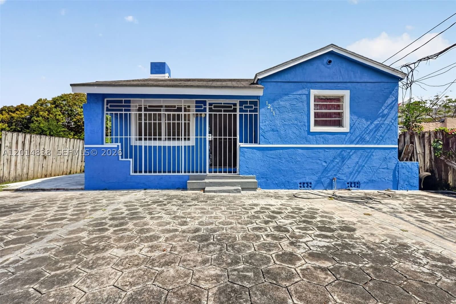 3+1 Müstakil ev — 1211 37th St, Miami, FL 33142