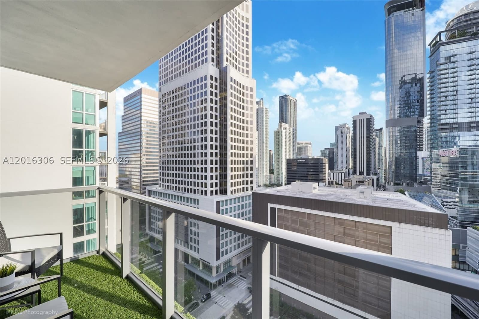 2+1 Condo — 31 6th St #2207, Miami, FL 33131