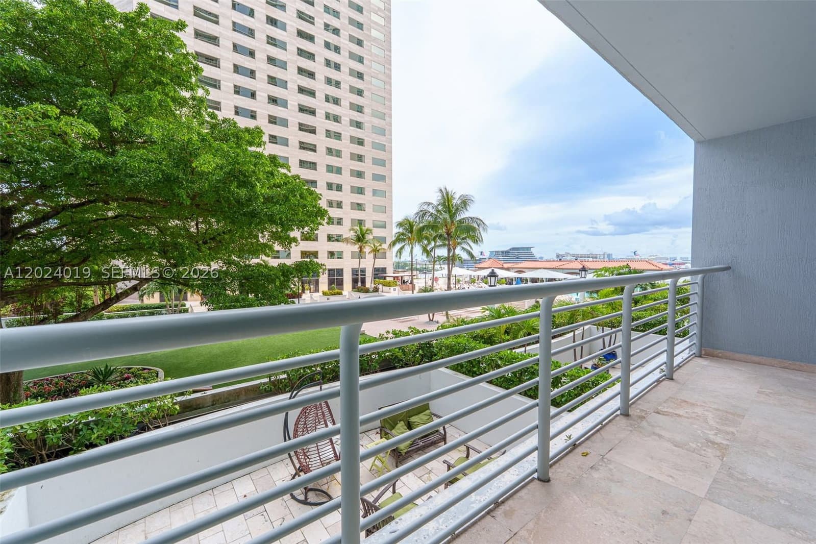 1+1 Condo — 335 Biscayne Blvd #802, Miami, FL 33131