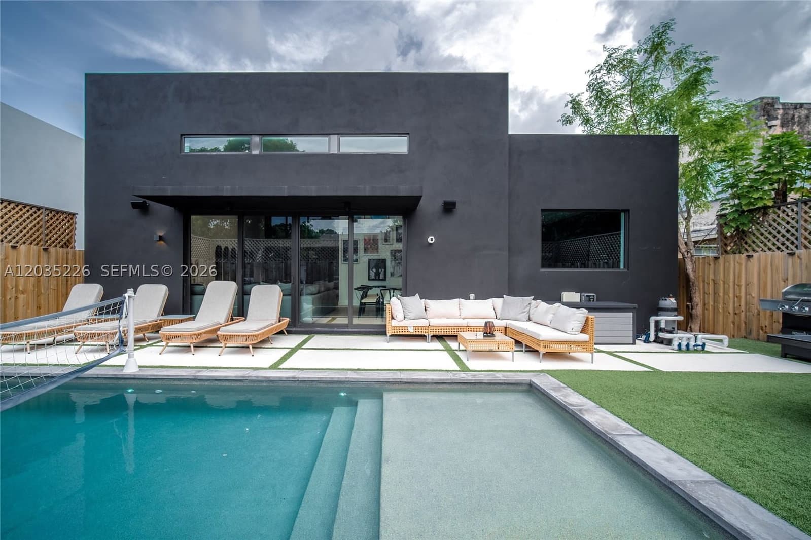3+1 Müstakil ev — 243 42nd St, Miami, FL 33127