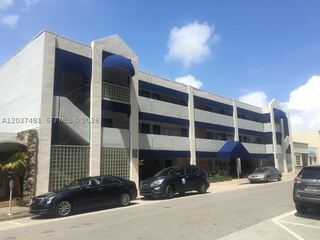 Mülk — 145 Madeira Ave #202, Coral Gables, FL 33134