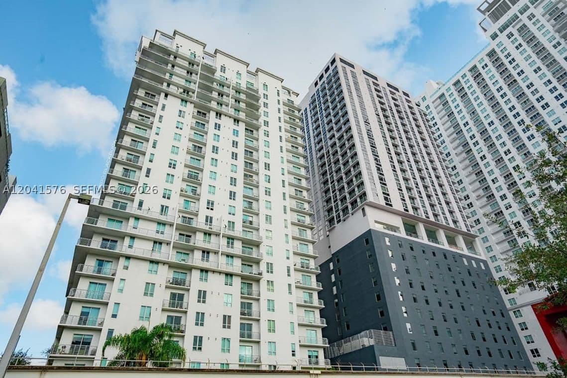 1+1 Condo — 234 3rd St #1404, Miami, FL 33132