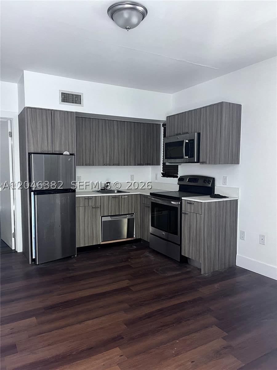 1+1 Condo — 557 Michigan Ave #115, Miami Beach, FL 33139