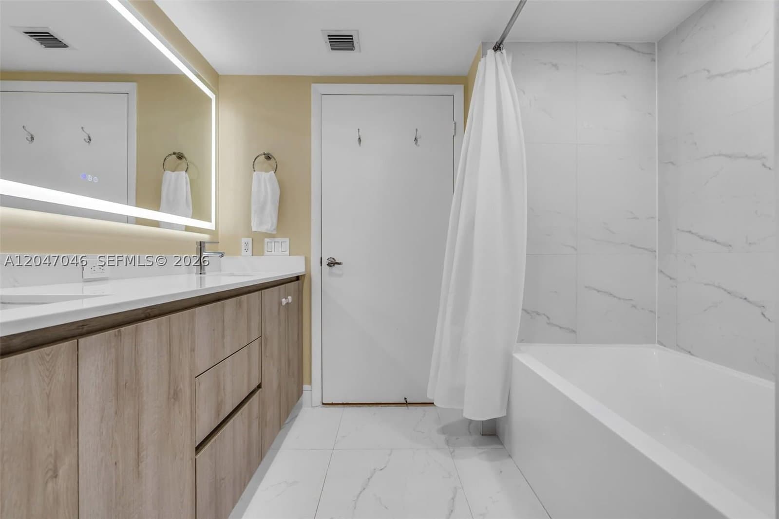 2-bedroom Condo — 41 5th St #908, Miami, FL 33131