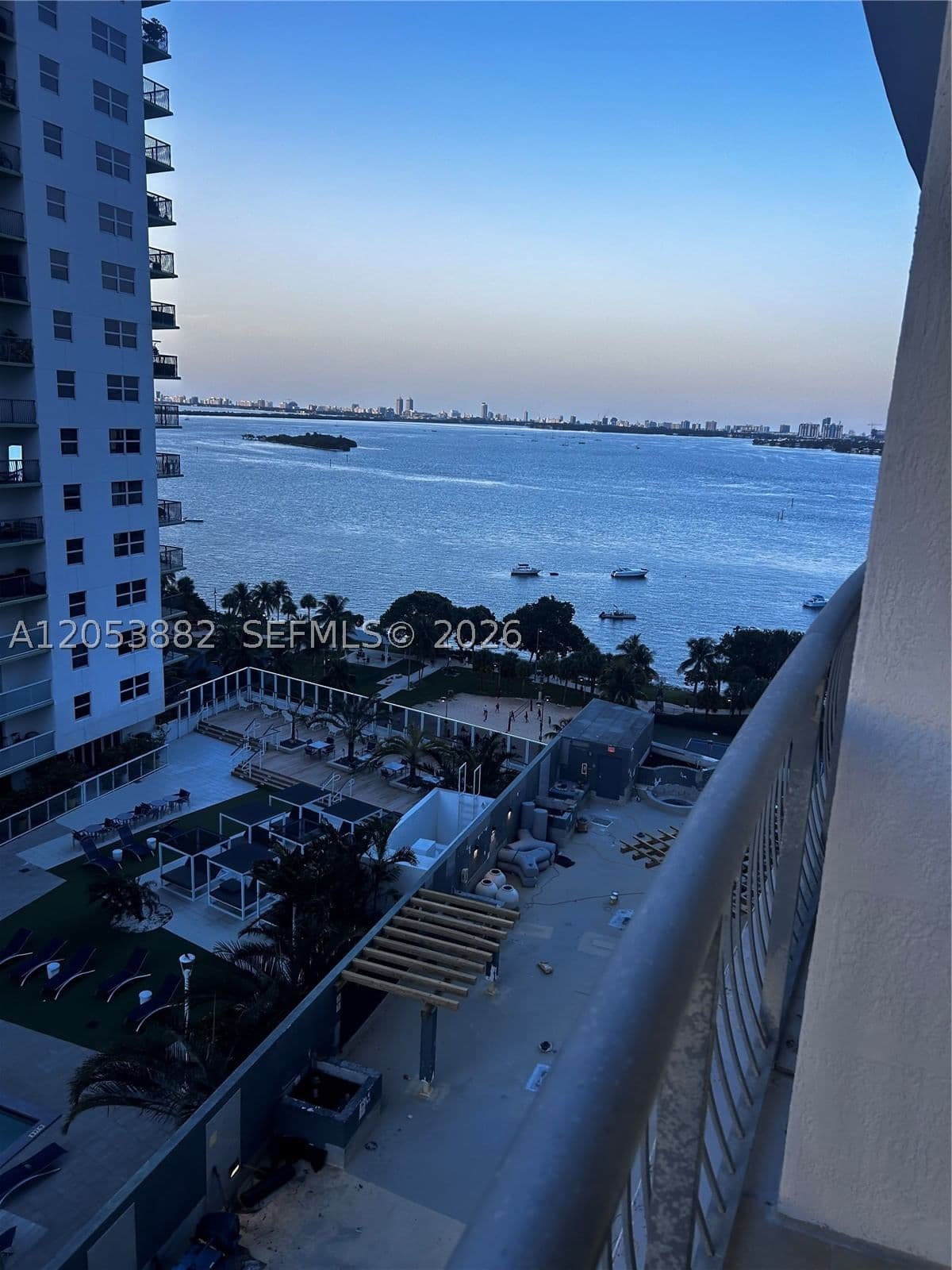Condo — 1750 Bayshore Dr #1707, Miami, FL 33132