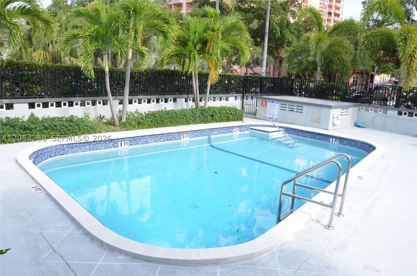 1-bedroom Condo — 35 Edgewater Dr #104, Coral Gables, FL 33133