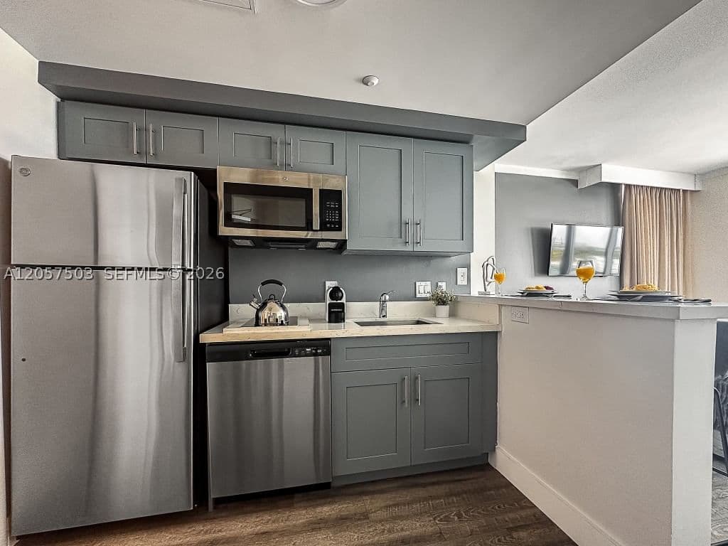1+1 Condo — 2889 Mcfarlane Rd #912, Miami, FL 33133