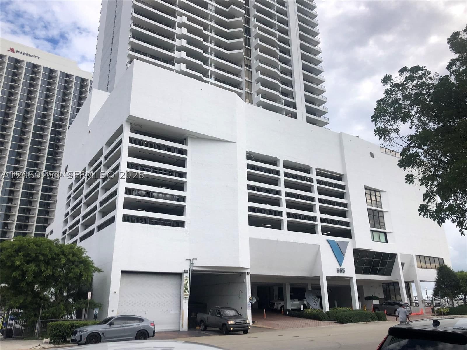 1+1 Condo — 555 15th St #20E, Miami, FL 33132