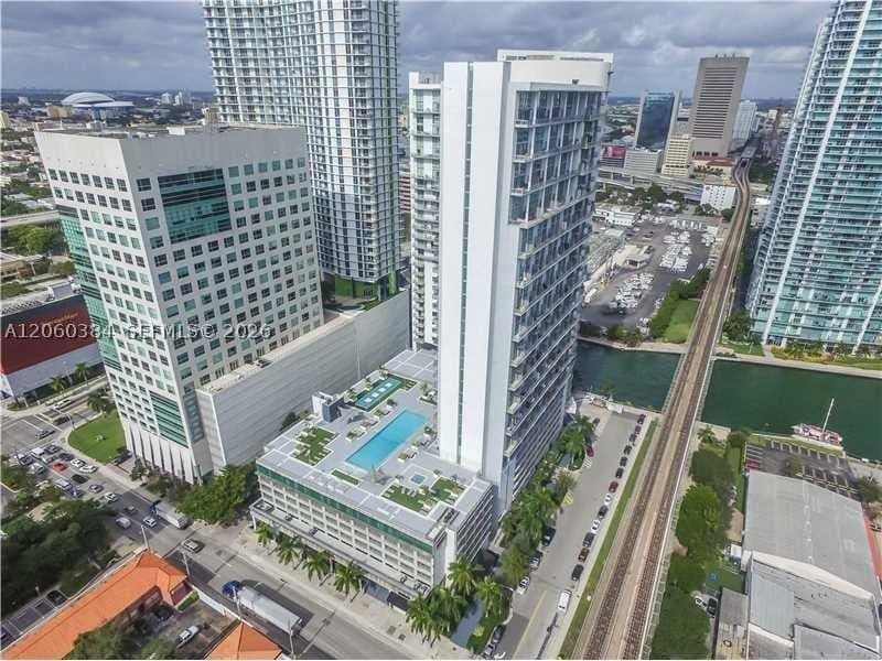 1+1 Condo — 690 1st Ct #1923, Miami, FL 33130