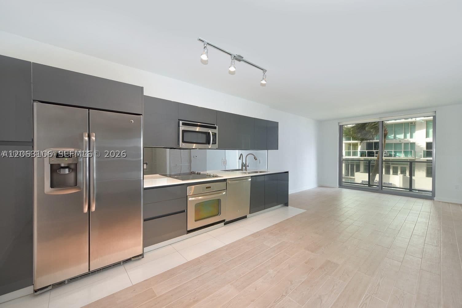 1+1 Condo — 31 6th St #406, Miami, FL 33131