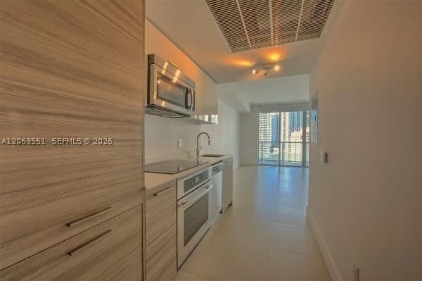 Condo — 1300 Brickell Bay Dr #2313, Miami, FL 33131