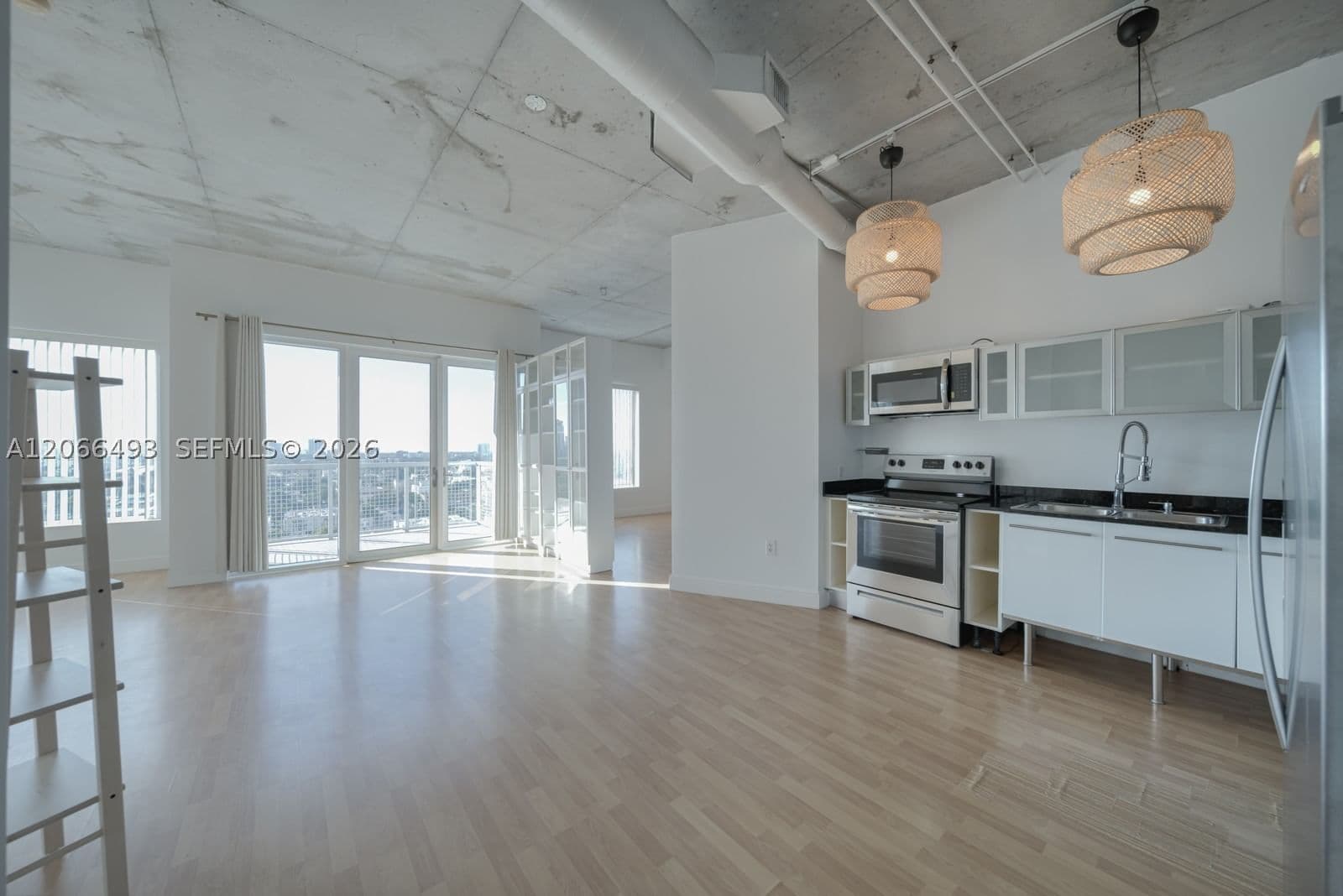 2+1 Condo — 10 South River Dr #1406, Miami, FL 33130