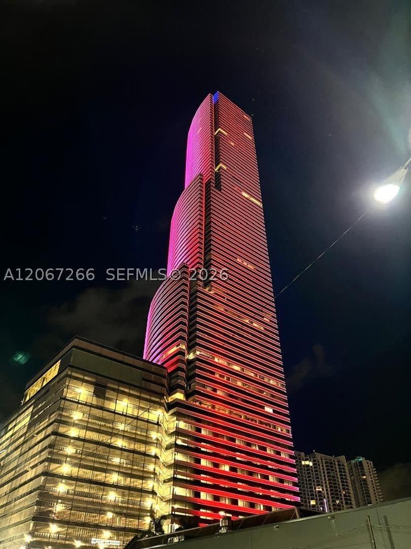 1+1 Condo — 151 1st St #1206, Miami, FL 33131