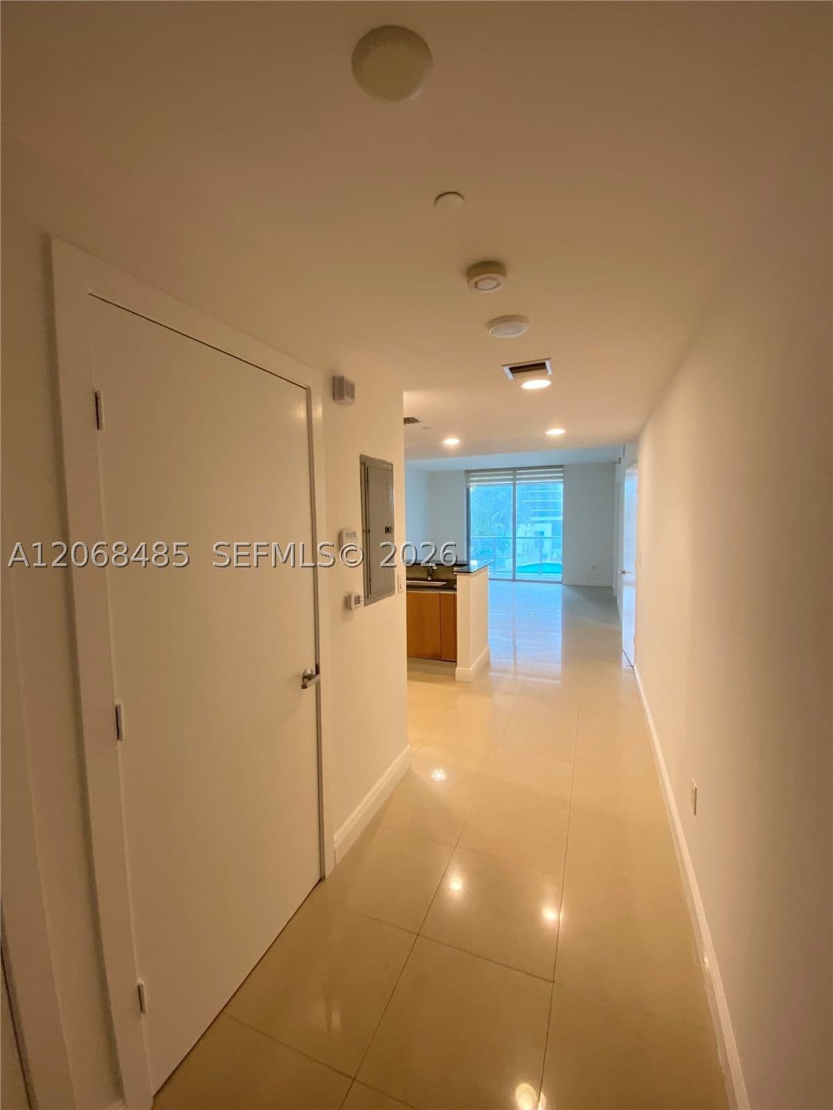 1+1 Condo — 1060 Brickell Ave #1413, Miami, FL 33131