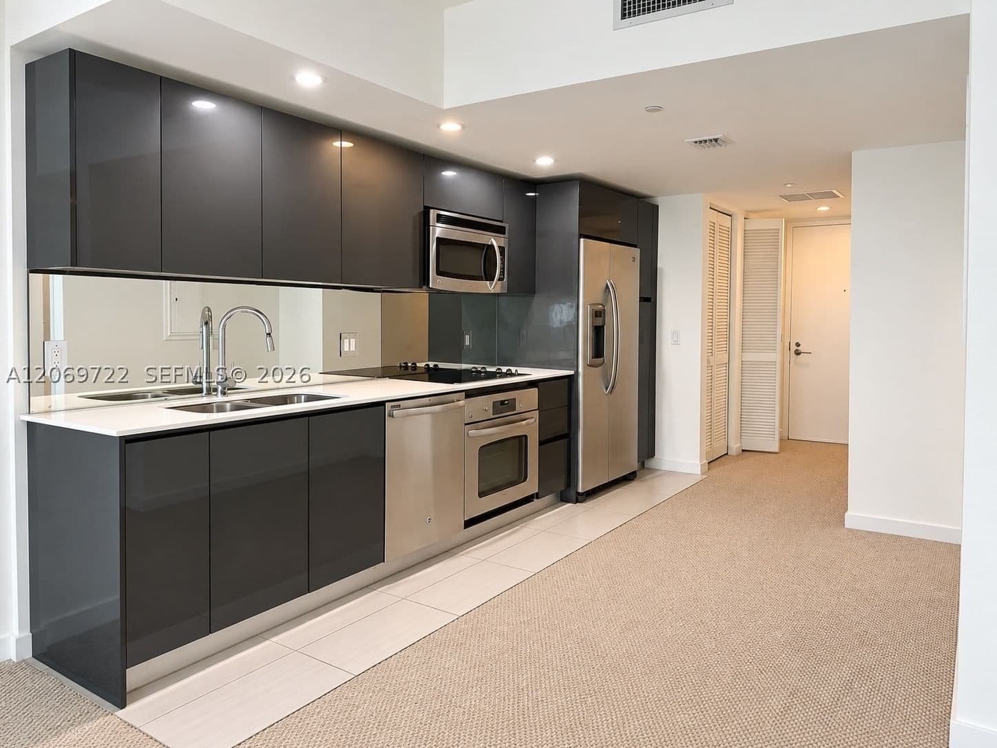 Condo — 31 6th St #405, Miami, FL 33131