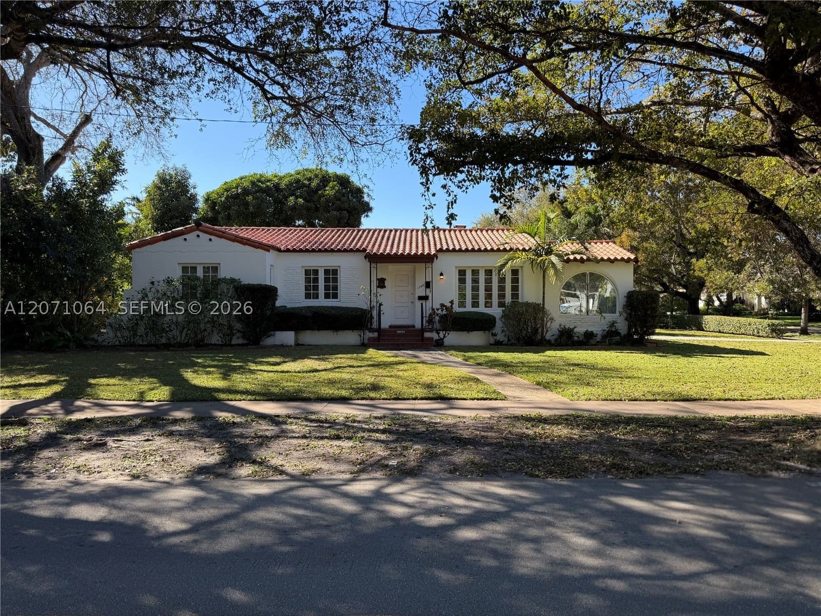 3+1 Müstakil ev — 1700 Cortez St, Coral Gables, FL 33134