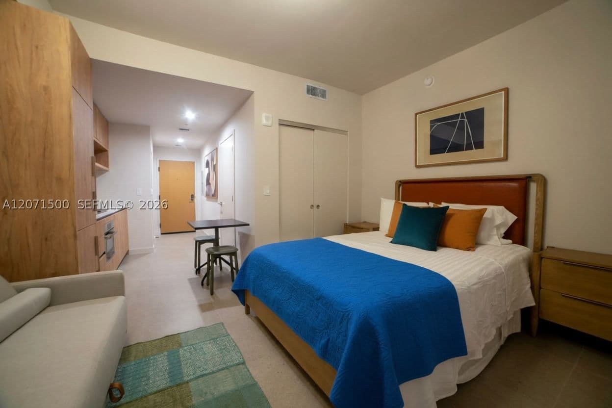 1+1 Condo — 11 6TH #1908, Miami, FL 33132