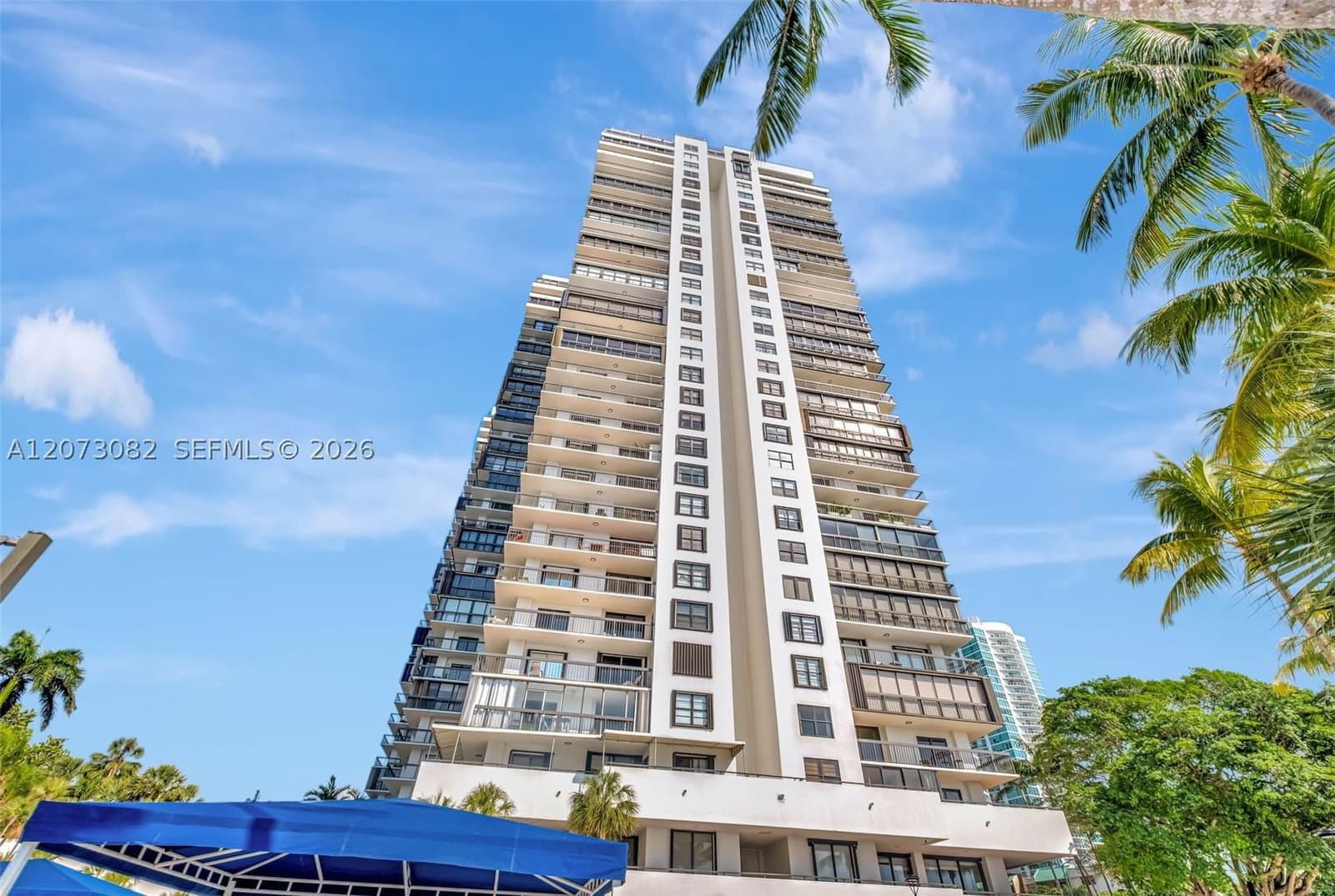 1+1 Condo — 2333 Brickell Ave #2814, Miami, FL 33129