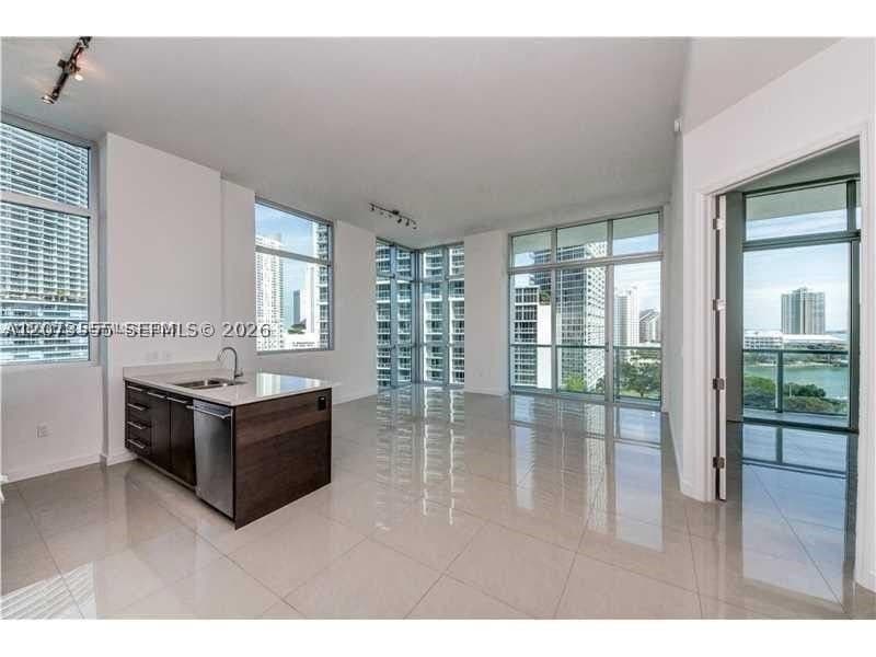 2+1 Condo — 500 Brickell Ave #1101, Miami, FL 33131