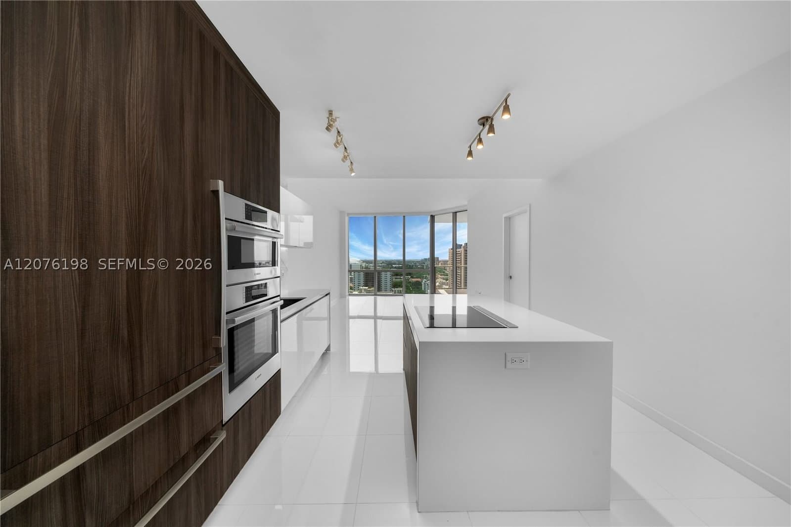 1+1 Condo — 851 1st AVE #2106, Miami, FL 33132