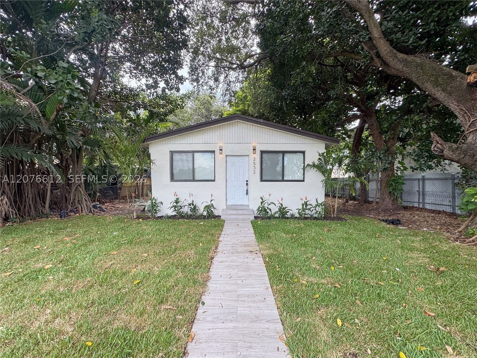 3+1 Müstakil ev — 2534 51st Ter, Miami, FL 33142
