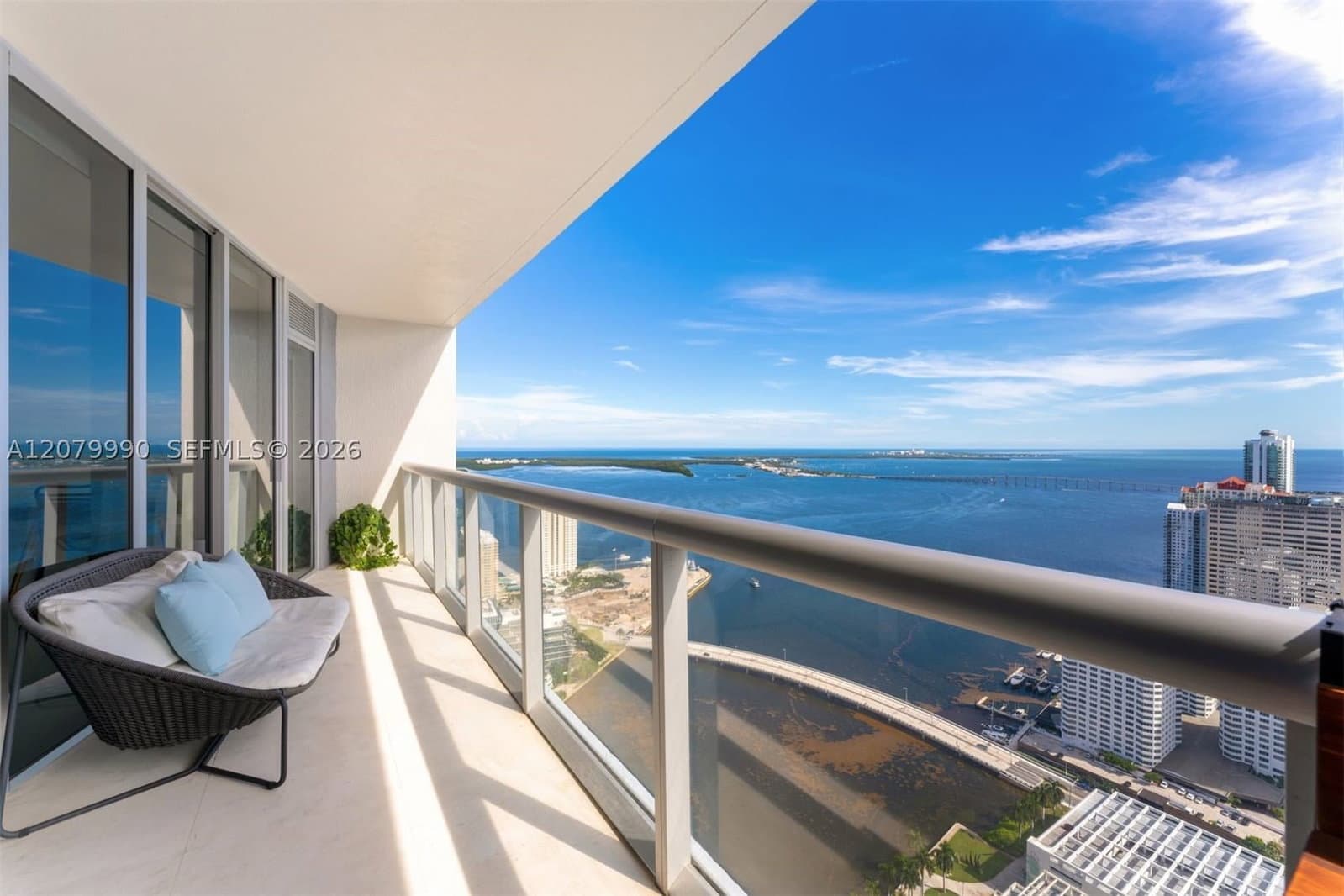 1+1 Condo — 495 Brickell Ave #4709, Miami, FL 33131