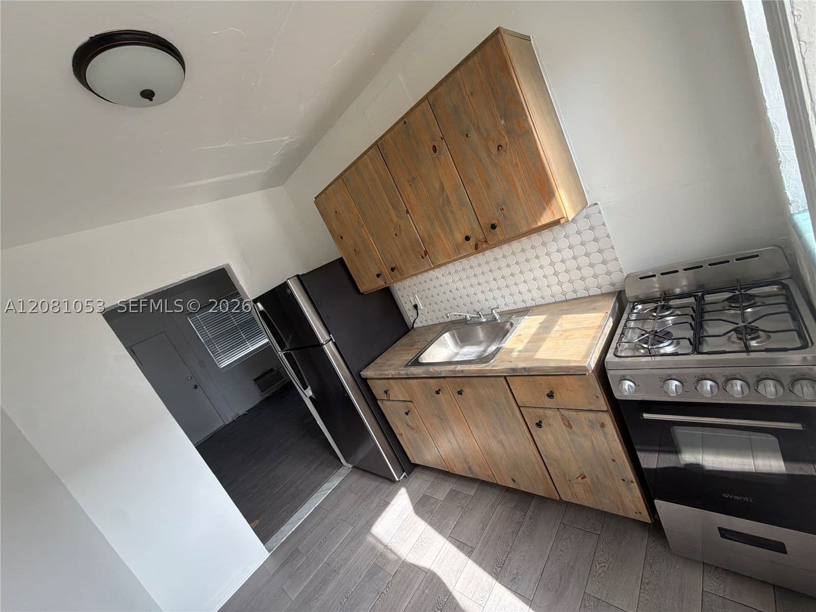 2+1 Mülk — 10085 7 Ct #2-B, Miami, FL 33150