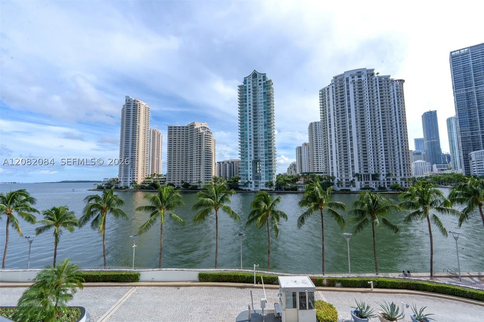 2+1 Condo — 325 Biscayne Blvd #415, Miami, FL 33131
