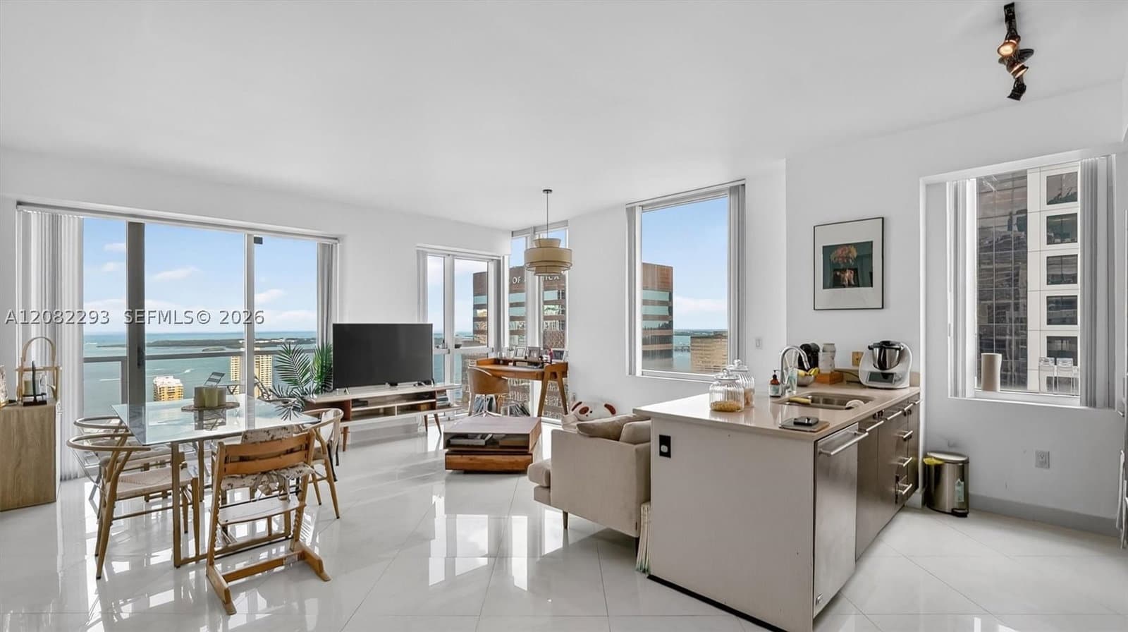 2+1 Condo — 500 Brickell Ave #4102, Miami, FL 33131