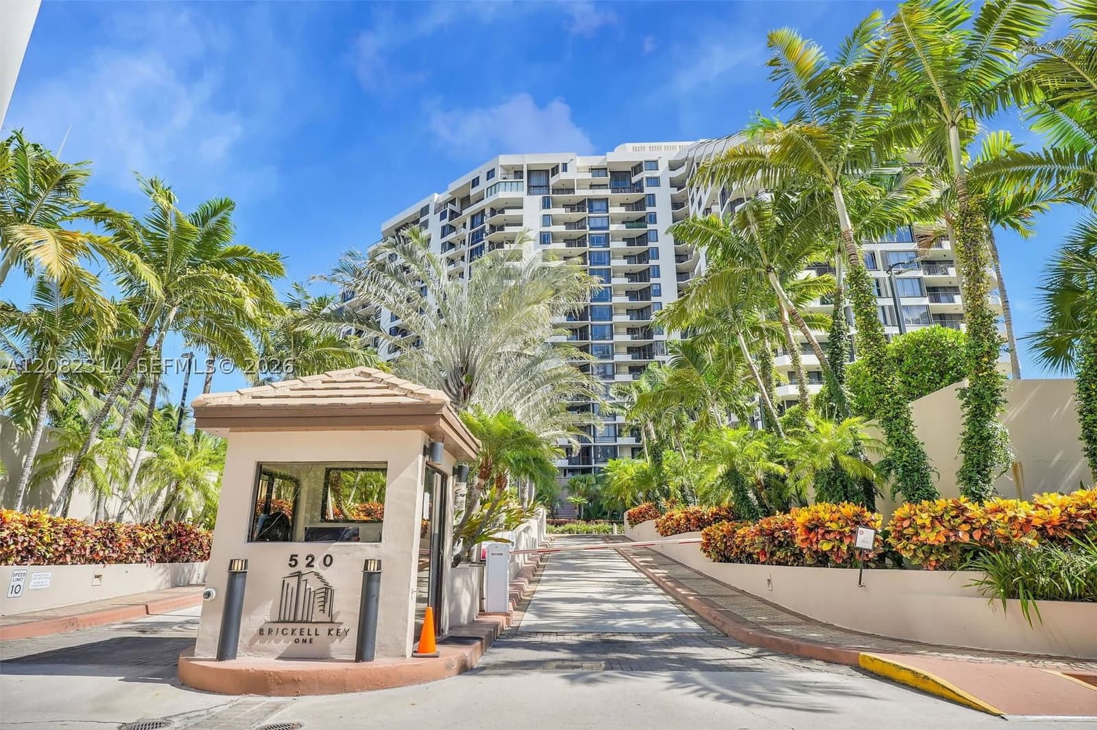 2+1 Condo — 520 Brickell Key Dr #A1007, Miami, FL 33131