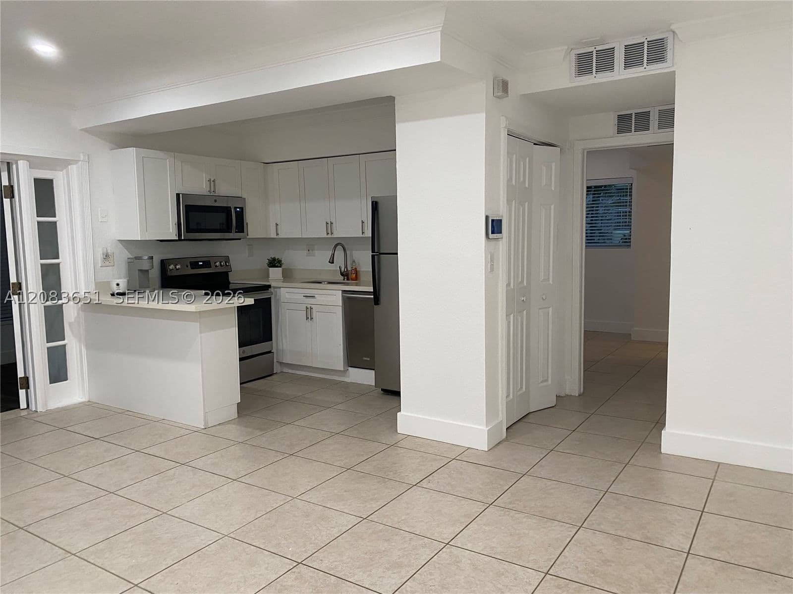 1-bedroom Condo — 1 Edgewater Dr + DEN #103, Coral Gables, FL 33133