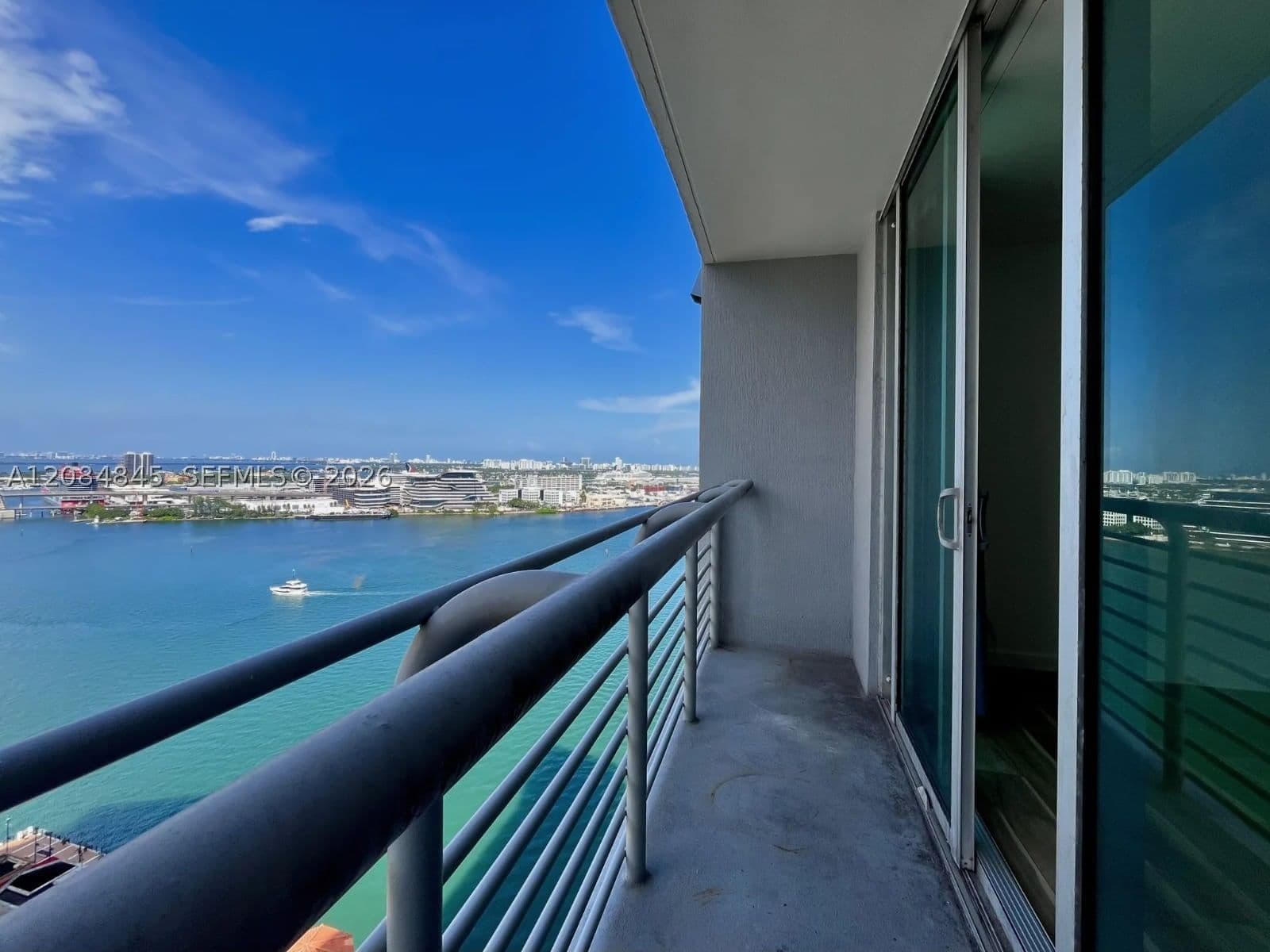 Condo — 335 Biscayne Blvd #2506, Miami, FL 33131