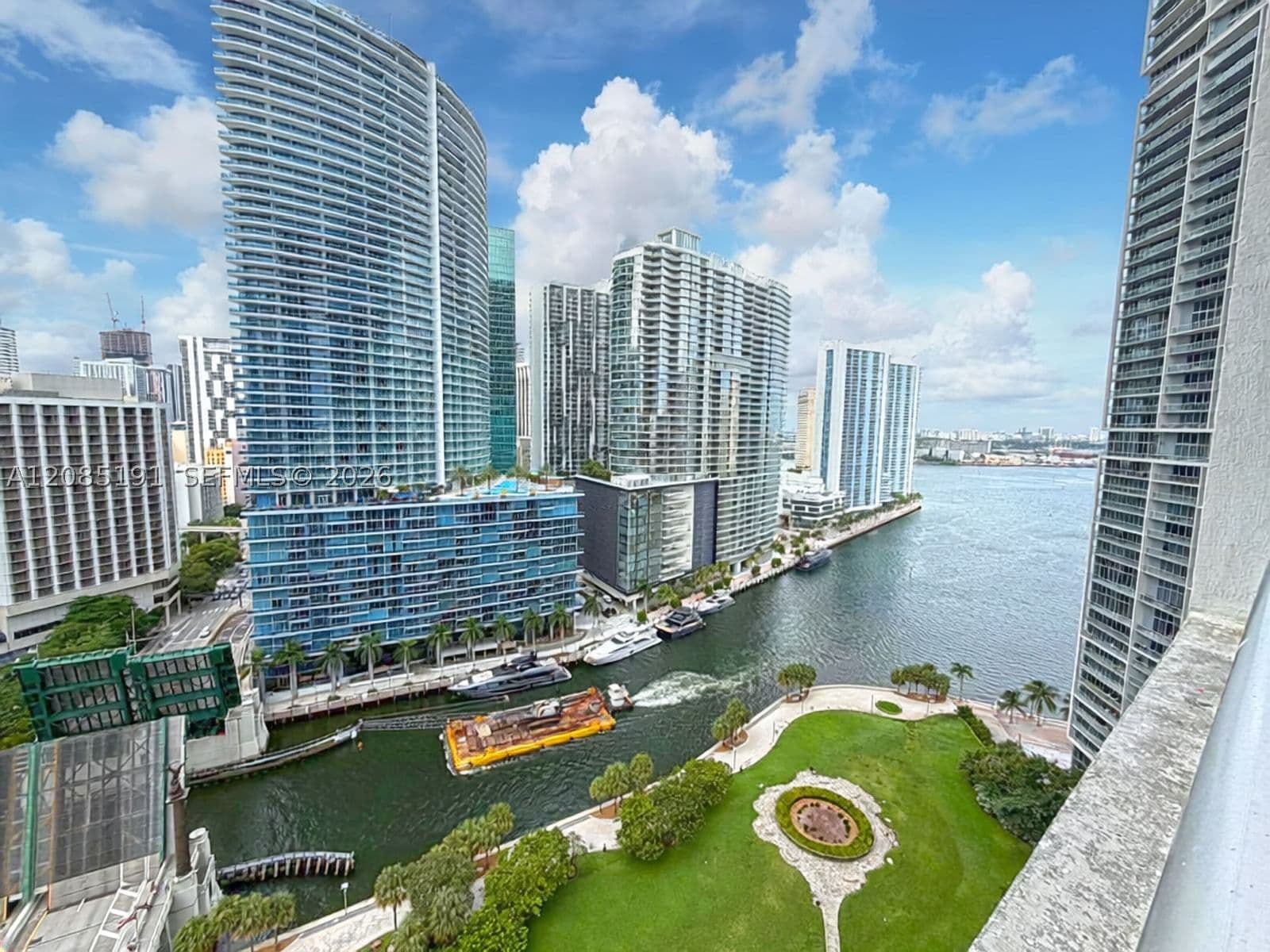 1-bedroom Condo — 485 Brickell Ave #2303, Miami, FL 33131