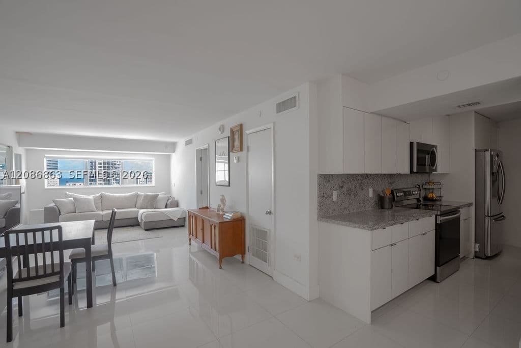 2-bedroom Condo — 1881 Washington Ave #11D, Miami Beach, FL 33139