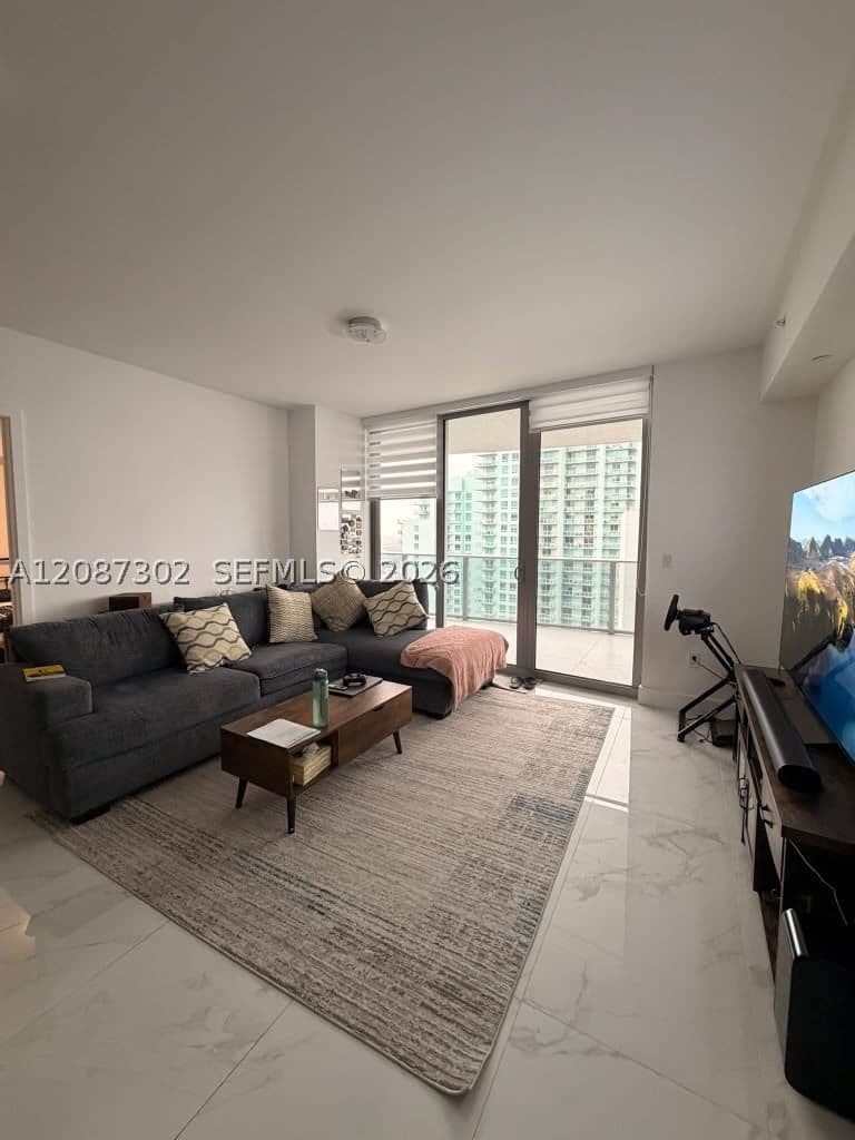 2-bedroom Condo — Miami, FL 33132