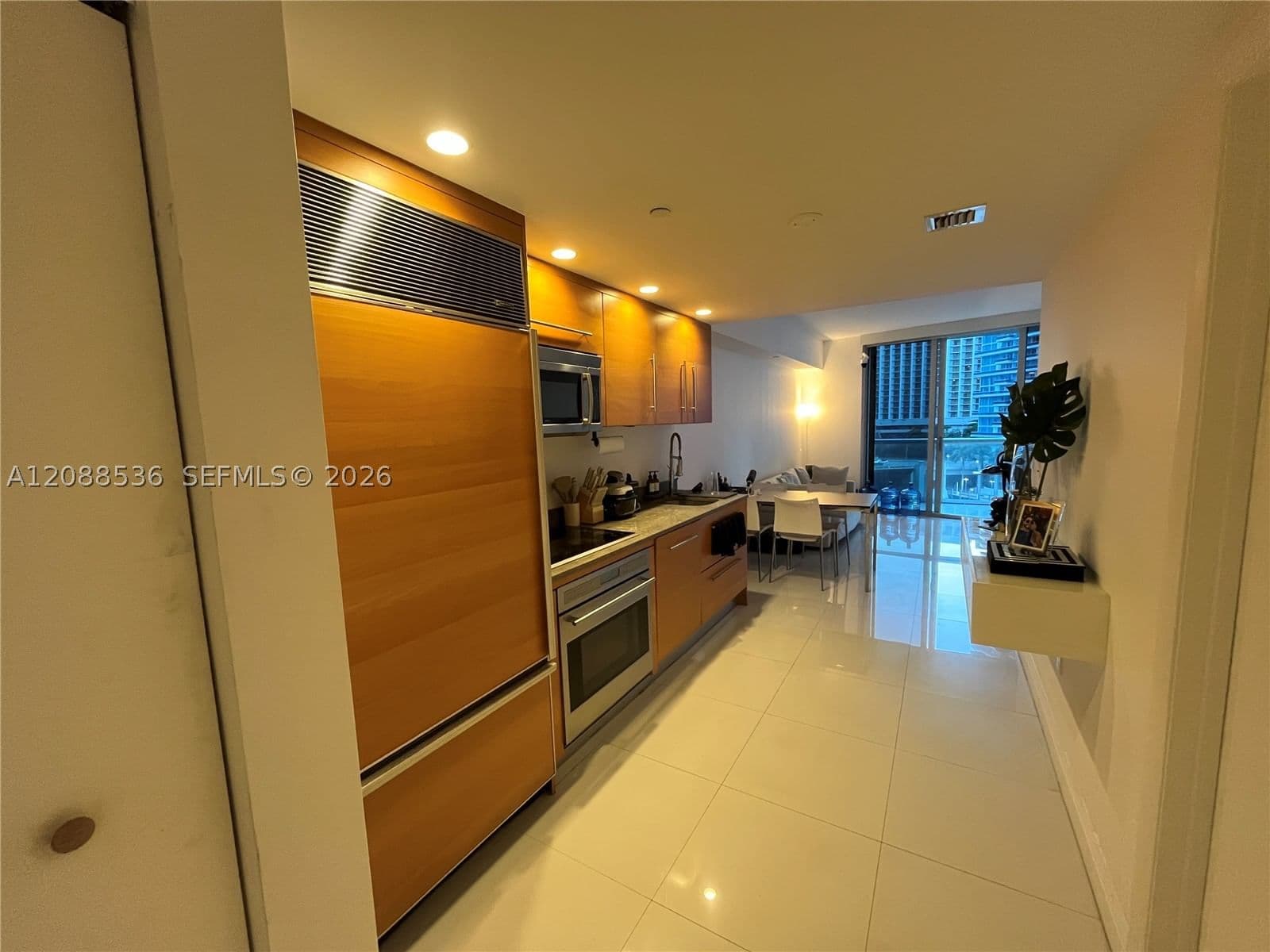 1-bedroom Condo — 465 Brickell Ave #804, Miami, FL 33131