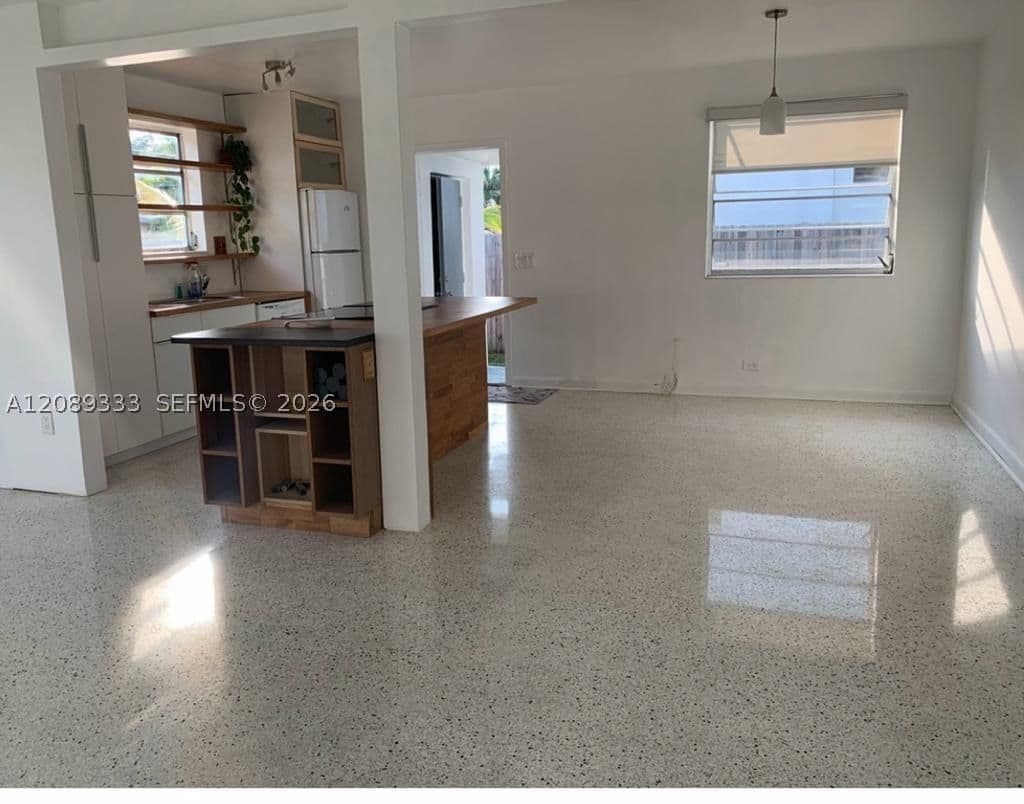 2+1 Müstakil ev — 3339 Frow Ave #1, Miami, FL 33133