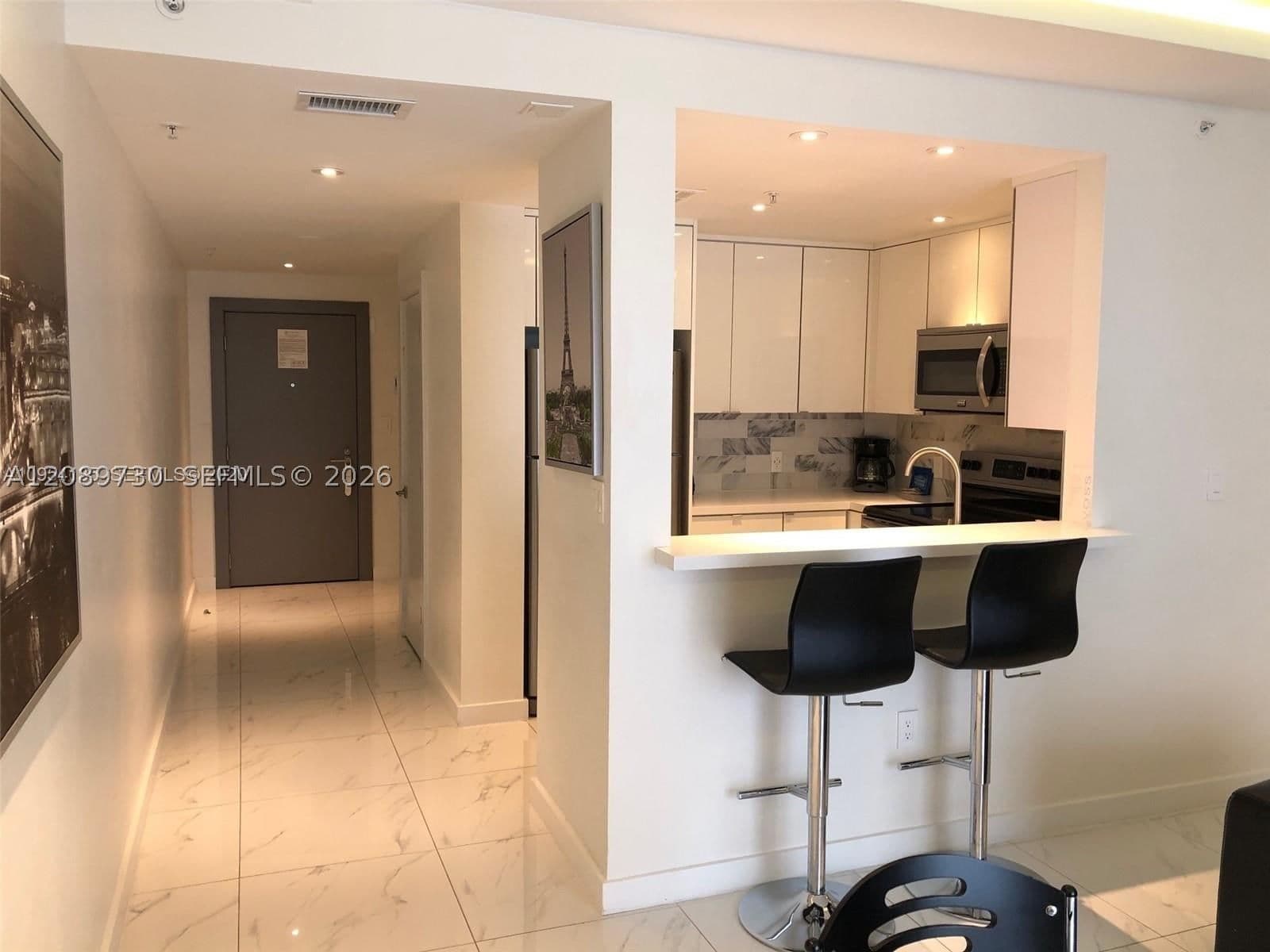 1+1 Condo — 185 14th Ter #2001, Miami, FL 33131
