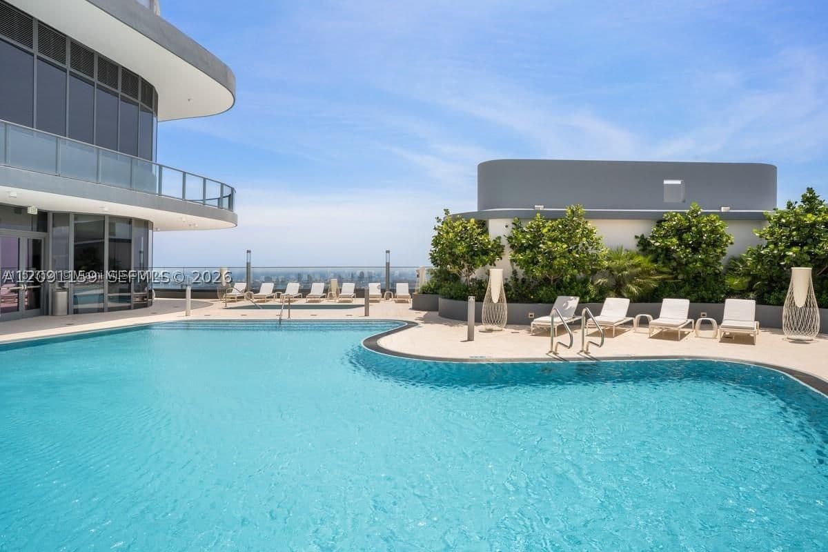 1+1 Condo — 1000 Brickell Plz #4504, Miami, FL 33131
