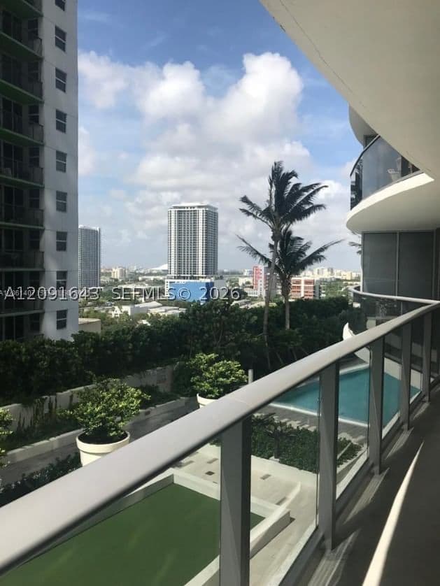 1-bedroom Condo — 488 18th St #1504, Miami, FL 33132