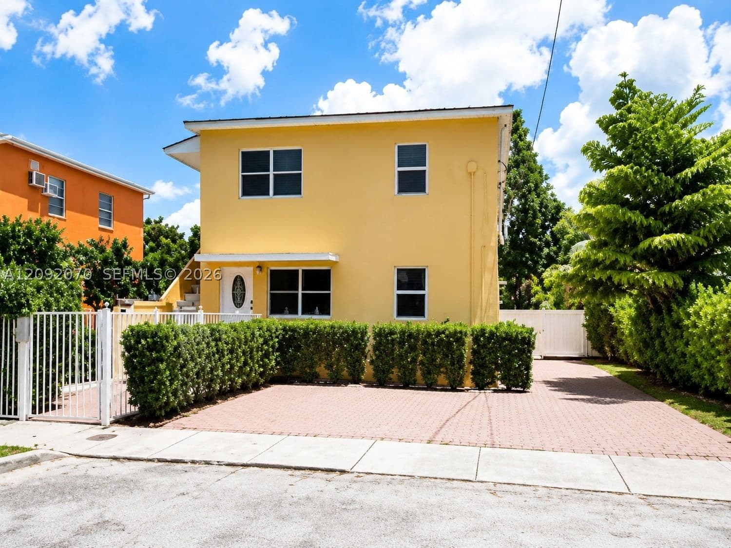 Mülk — 985 10th St, Miami, FL 33130