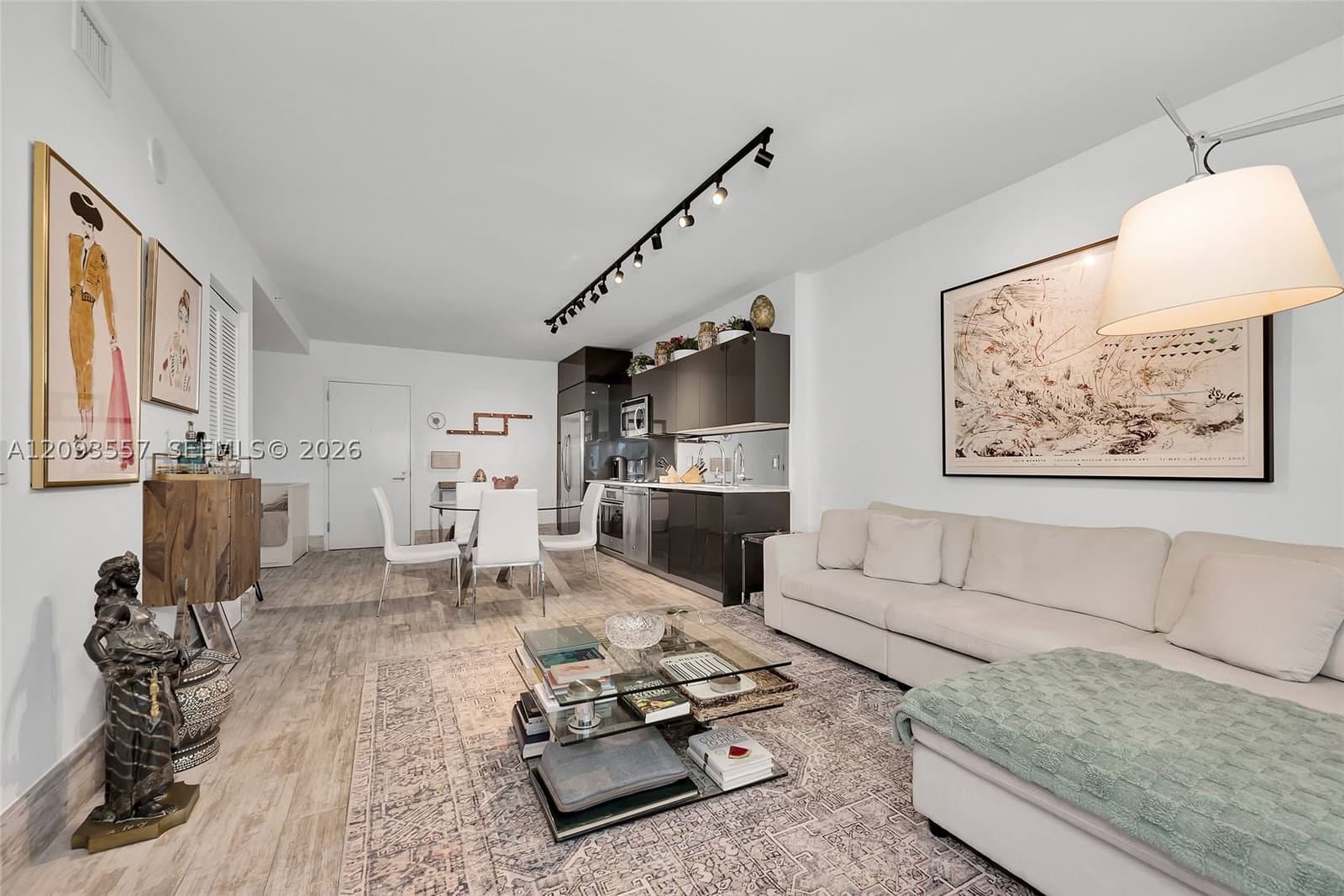 1+1 Condo — 31 6th St #304, Miami, FL 33131