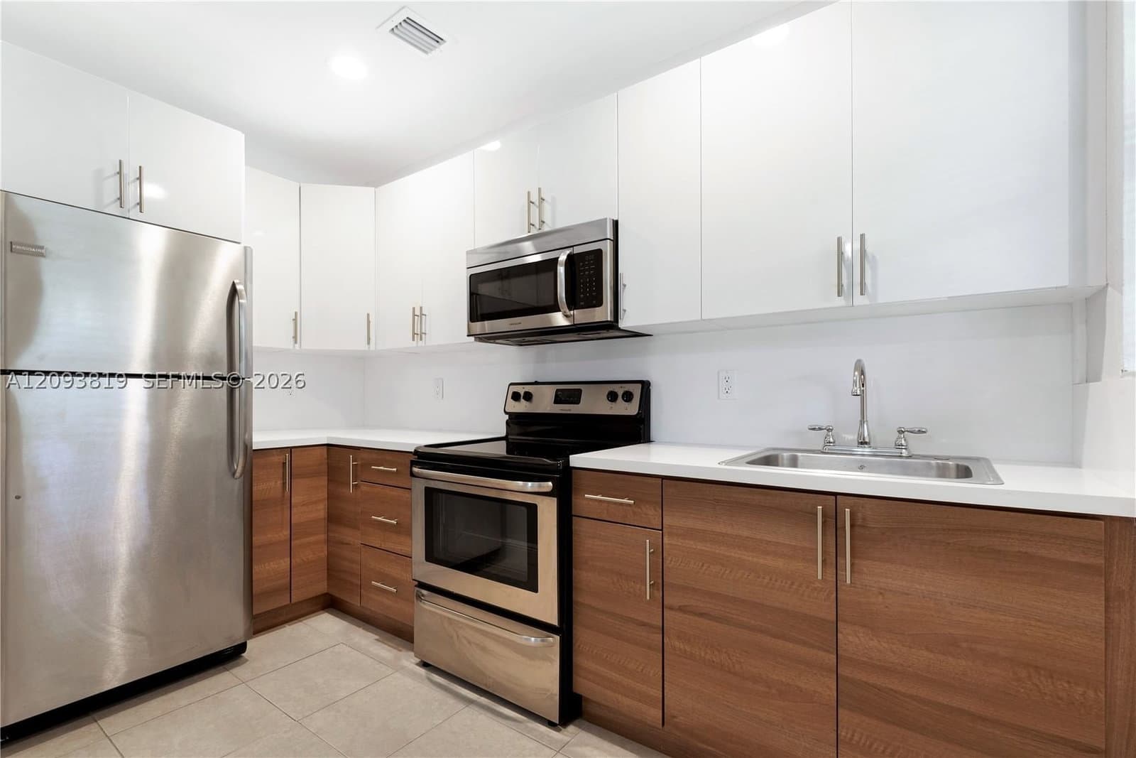 1+1 Mülk — 214 Salamanca Ave #3, Coral Gables, FL 33134
