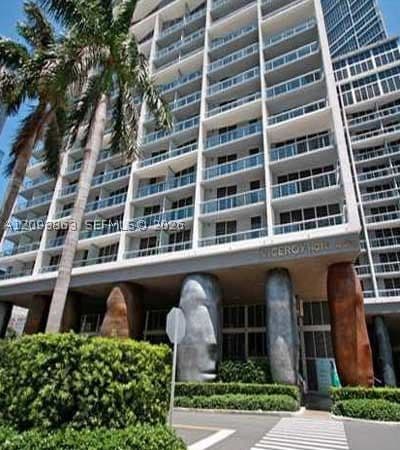2+1 Condo — 485 Brickell Ave #1809, Miami, FL 33131